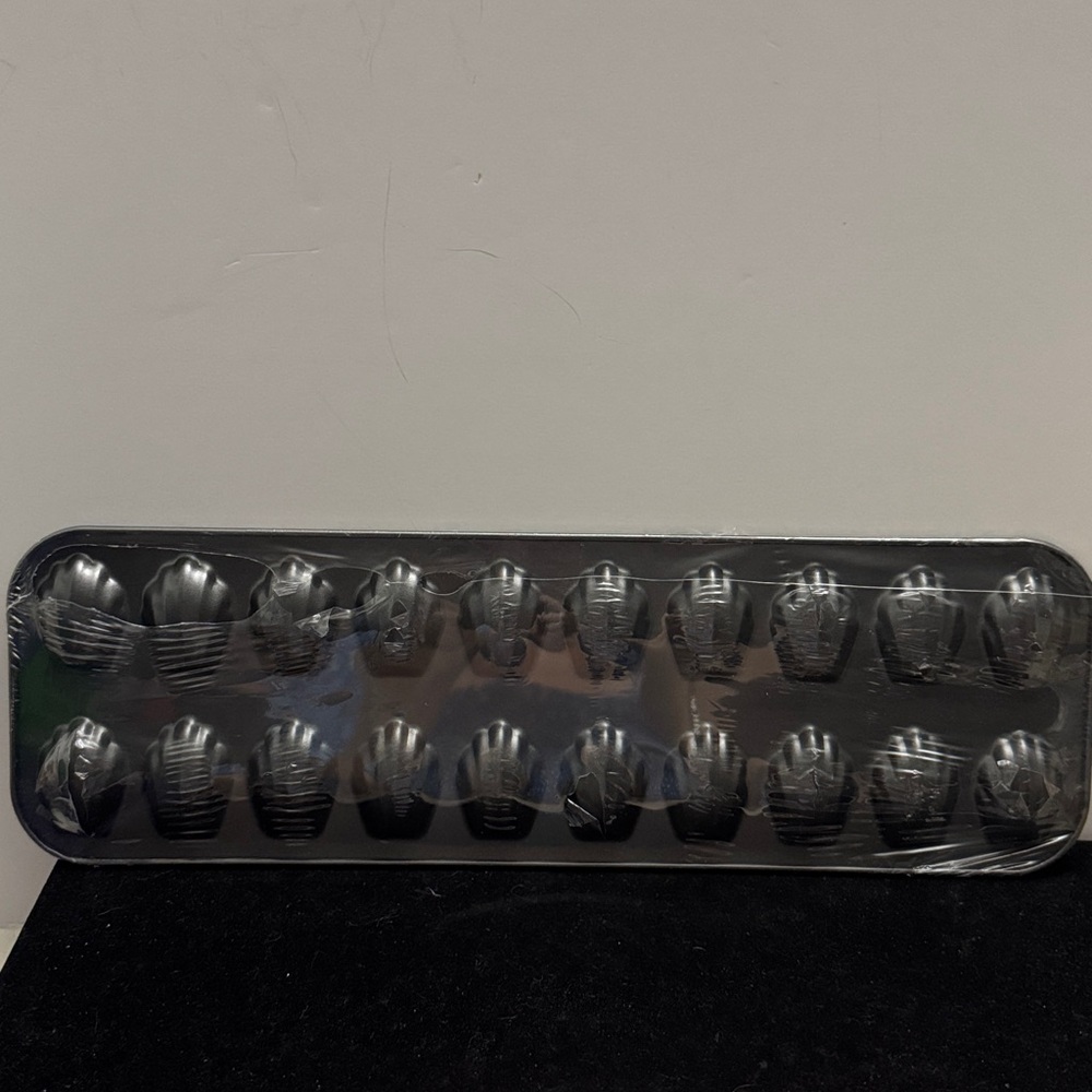 Chloe's 20-Cavity Madeleine Pan 5” x 15” - Picture 2 of 3